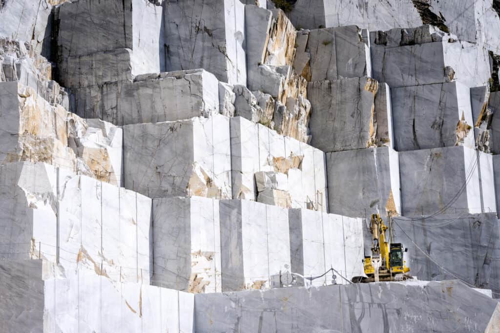 Stone quarry with a machine that cuts the stone